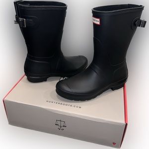 EUC Short Hunter Boots & 4 Boot Socks